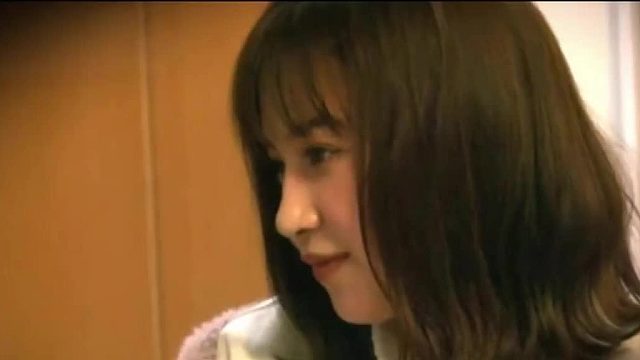 和妹子玩游戏，突然她老公回来了，该怎么办