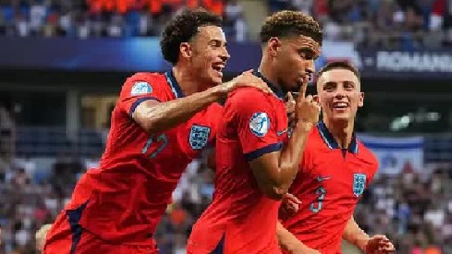 英超球队降维打击零失球晋级，西班牙5比1击溃乌克兰