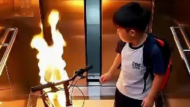 机器狗狗救了小男孩一命l ​​​