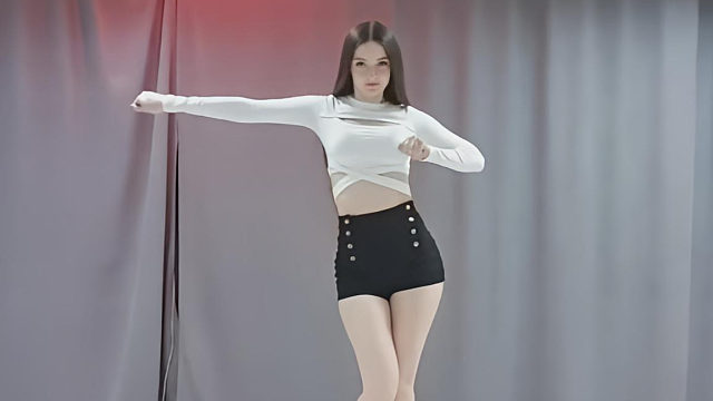 俄罗斯姑娘才艺表演24.04.25_空军(阿妮亚)00