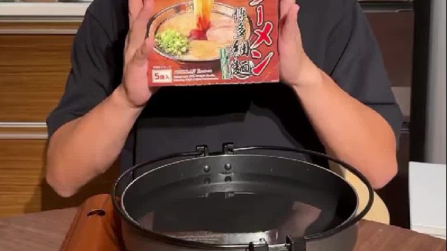 小伙评测一兰拉面