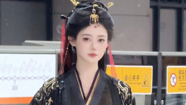 女帝来啦“你我强强联手 又何惧腥风血雨”