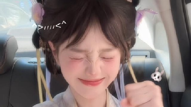 哪家的千金小姐偷偷溜出门了