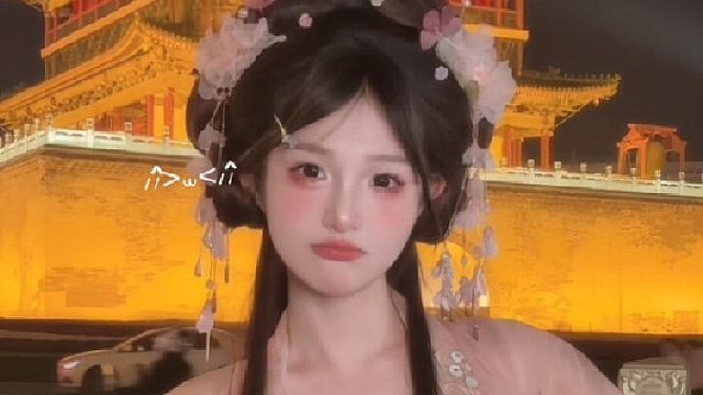 竹扉依旧乃竹扉，质朴之韵未曾改。