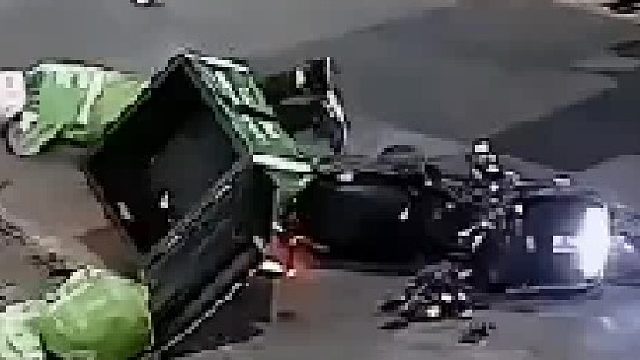 骑车不专心，停车不安全，