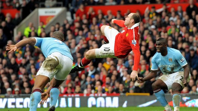 顶级球感！40岁鲁尼挺着大肚子，复制自己惊世倒钩名场面