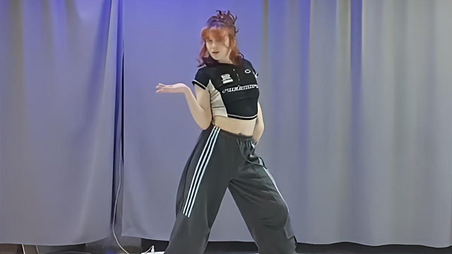 俄罗斯姑娘才艺表演24.04.25_小逗比(安娜)02