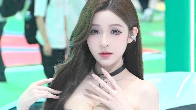 此女美若天仙，令人惊叹