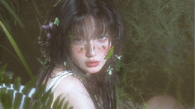 翠色铺展的街角