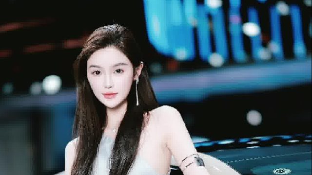 半载未见，容颜依旧倾城