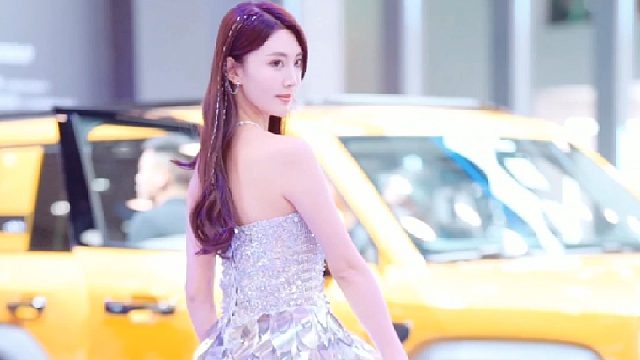 这身衣服搭花海还不绝配