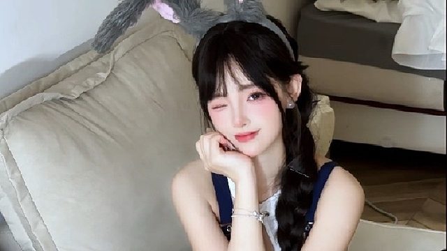 我的武器是薯条做的 虽然打人没伤害还软软的 但是吃起来香香的