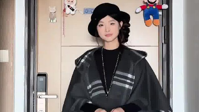 姐妹们！帮我选选生日穿1还是2呀？