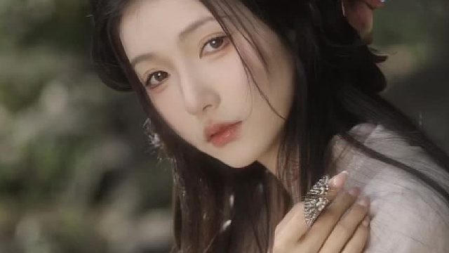 凤尾蝶落在你眉睫