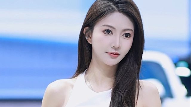 今儿穿白的，大家感觉咋样？