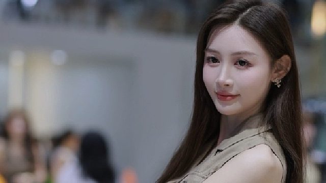 目光难掩内心真实想法