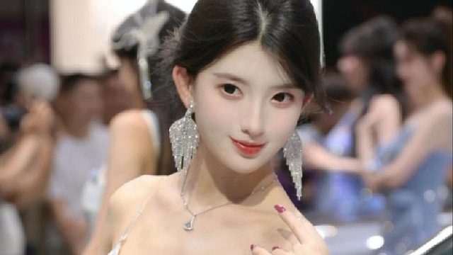 香肩美背，可甜可御