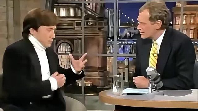 成龙综艺上表演一拳碎玻璃！