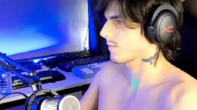 看看老外是怎么玩无畏契约的