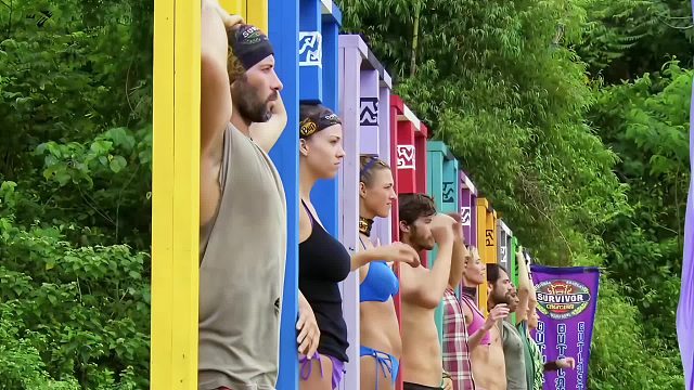 极限耐力挑战赛，只要顶着木头不掉下，1万美刀就能抱回家