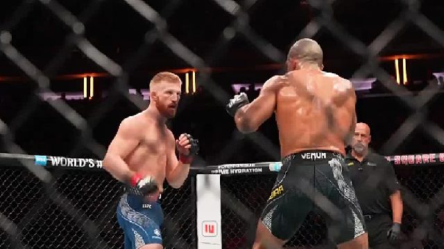 当摔跤手改打站立，高扫呼呼就来