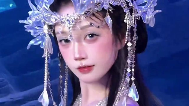 成长是终于学会爱自己，也爱这个世界