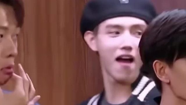 爱豆的必修课___要是换我早笑翻了