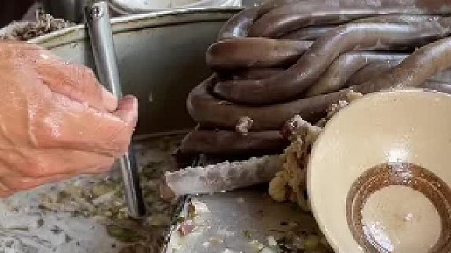 山东德州去吃羊肠子，8元一碗，咸香可口的，越嚼越香朋友爱吃