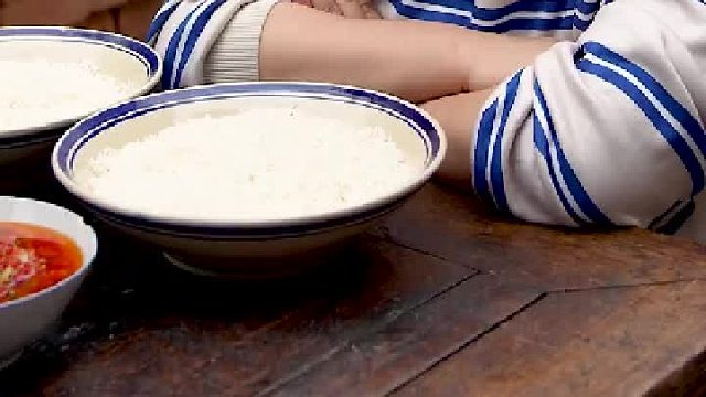 论干饭实力小花应该可以碾压任何人吧