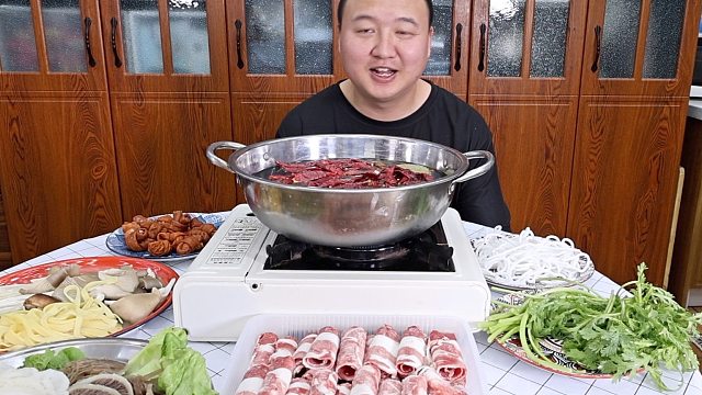 天冷了来一顿香喷喷的麻辣火锅吧。