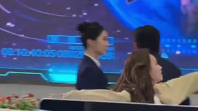 短剧演员被道具花瓶砸伤脸，无法进行后续的拍摄被换女主