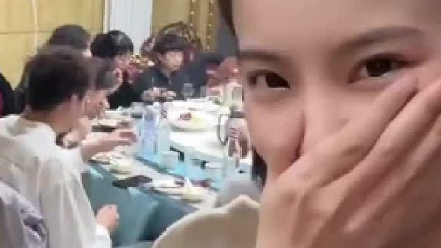 尴尬瞬间！男生第一次见家长，场面一度尴尬