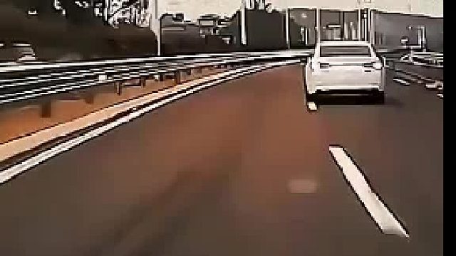 遵守交通规则，注意行驶安全