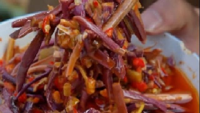 渐行渐远的不是老家，而是童年，是回忆，是曾经满村的烟火气