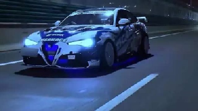 在背后说我坏话的时候 记得欣赏一下我的翘臀