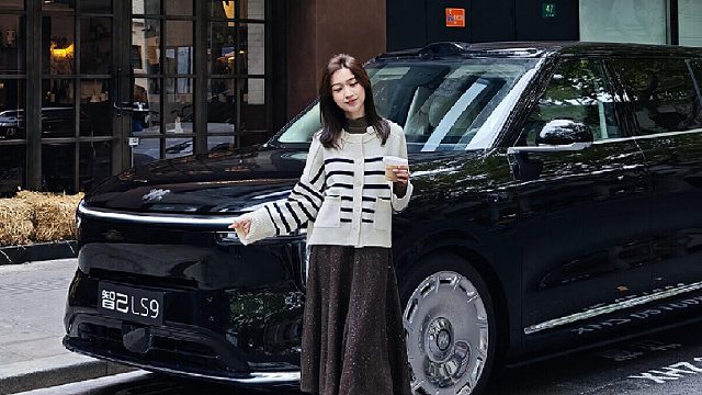 上汽旗舰大六座智己LS9