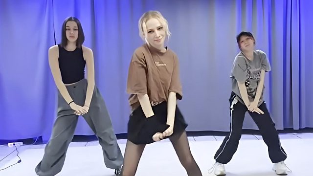 俄罗斯姑娘才艺表演24.03.02_三人舞00