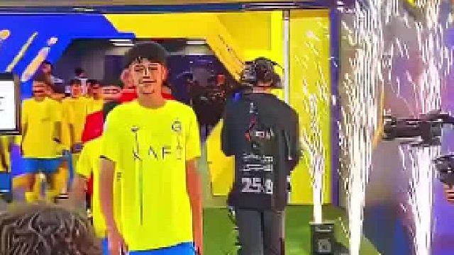 C 罗：儿子，你这样让梅西怎么看我？