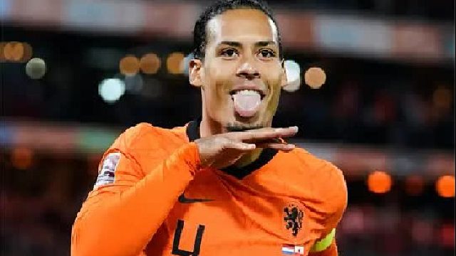 范迪克在正式比赛踢15分钟的中锋吗