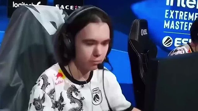 其实他在中国连网吧都进不去