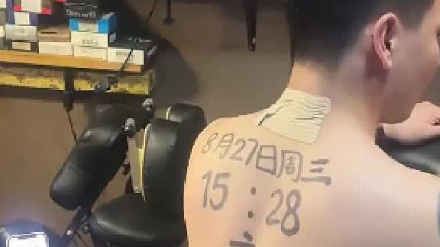 纹个青龙，需要证明啥，还不知道纹了啥
#禁止向未成人提供纹身服务