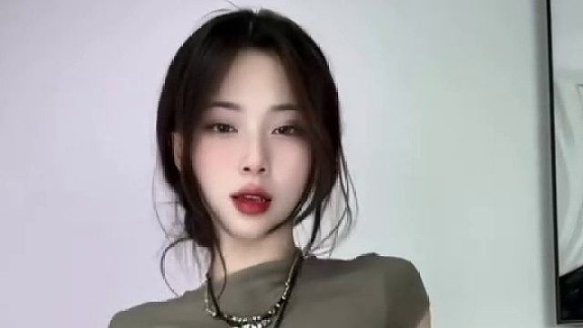 微微仰头，天空替我美颜