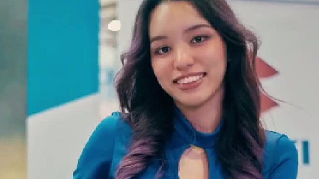 爱笑的女孩，鱼尾纹比较多。