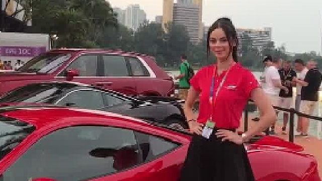 我们中国的车模比新加坡的车模漂亮……同意的举手