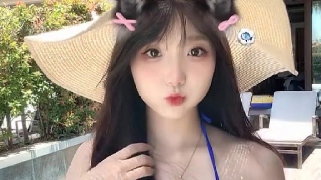 泳池波光，不及我眼里的光