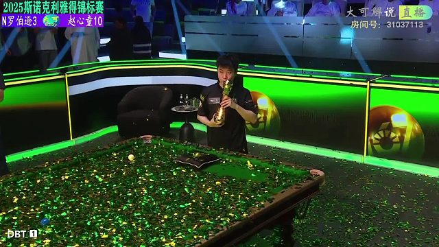 赵心童捧杯的高光时刻！