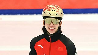 太燃了！短道速滑接力中國隊(duì)瘋狂逆襲奪第一，林孝埈上演極限反超