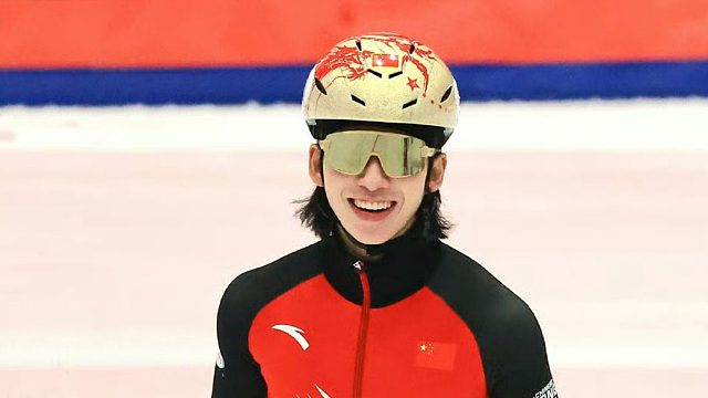 太燃了！短道速滑接力中国队疯狂逆袭夺第一，林孝埈上演极限反超