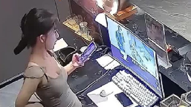 她的意思就是 .....關你什麼事