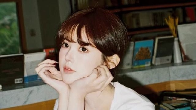 照片无法定格她百分之一的美